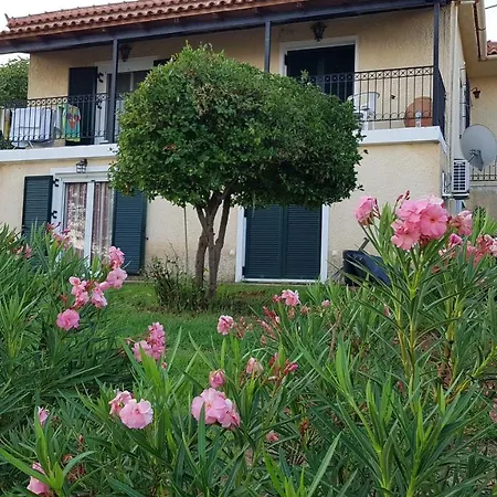 Comfy House With Private Garden & View, Near Castle Ferienhaus