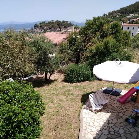 Comfy House With Private Garden & View, Near Castle