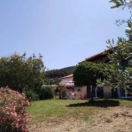 Comfy House With Private Garden & View, Near Castle Ferienhaus