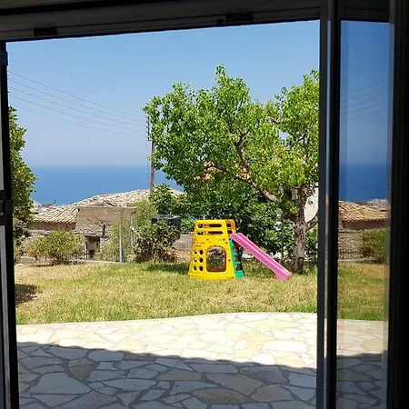 Comfy House With Private Garden & View, Near Castle