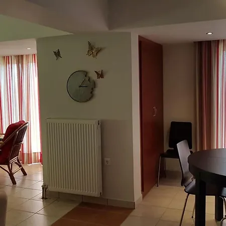 Comfy House With Private Garden & View, Near Castle Ferienhaus *