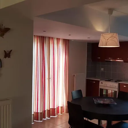 Comfy House With Private Garden & View, Near Castle Ferienhaus *