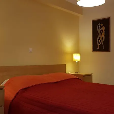 Comfy House With Private Garden & View, Near Castle Kyparissia