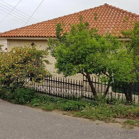 Comfy House With Private Garden & View, Near Castle Ferienhaus